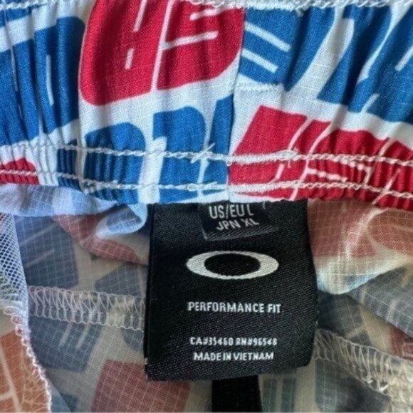 Oakley Red White and Blue Patriotic Board Shorts Swim Trunks size Large - Picture 3 of 6